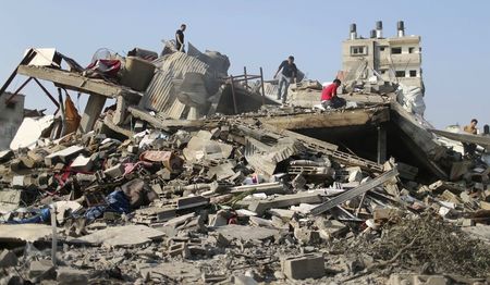 © Reuters. طائرات إسرائيلية تقصف غزة ومقتل خمسة فلسطينيين
