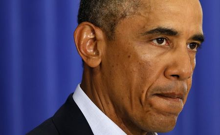 © Reuters. U.S. President Barack Obama delivers a statement from Martha's Vineyard