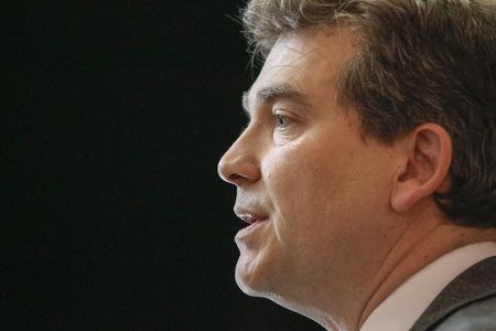 © Reuters. MONTEBOURG FUSTIGE LA RÉDUCTION "DOGMATIQUE" DES DÉFICITS