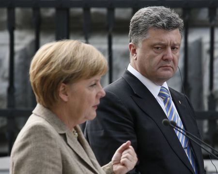 © Reuters. MERKEL PLAIDE EN UKRAINE POUR LA PAIX