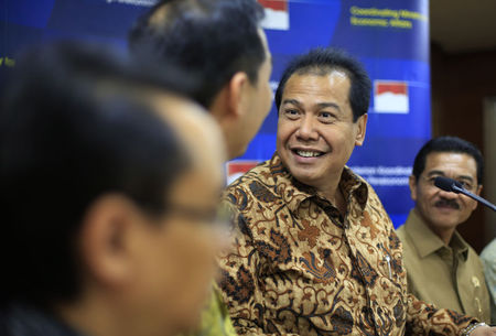 © Reuters. Indonesia's chief economics minister Tanjung talks with his colleague during a news conference in Jakarta