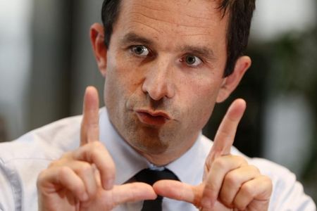 © Reuters. HAMON REJOINT MONTEBOURG CONTRE LES CHOIX BUDGÉTAIRES