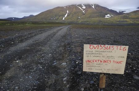 © Reuters. زلزالان يضربان ايسلندا بعد ثورة بركان