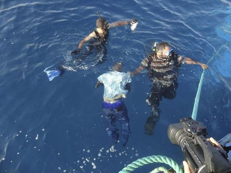 © Reuters. مسؤول: أكثر من 250 مهاجرا لاقوا حتفهم حين غرق زورق امام سواحل ليبيا