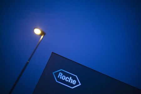 © Reuters. ROCHE VA RACHETER L'AMÉRICAIN INTERMUNE