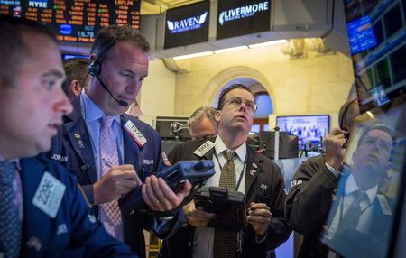 © Reuters. Wall Street abre al alza, S&P 500 alcanza máximo histórico