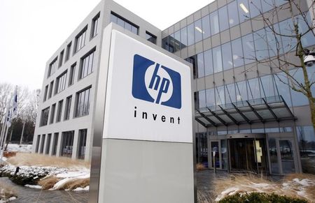 © Reuters. HP logo is seen outside Hewlett-Packard Belgian headquarters in Diegem