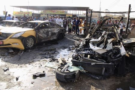 © Reuters. العبادي متفائل بشأن حكومة جديدة في العراق وهجوم انتحاري يقتل تسعة
