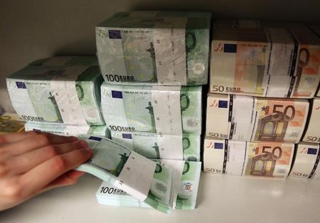 © Reuters. Euro bills are pictured in the safe of an Austrian bank in Vienna