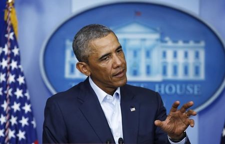 © Reuters. U.S. President Obama speaks about developments in Iraq and civil unrest in Missouri, from the White House in Washington