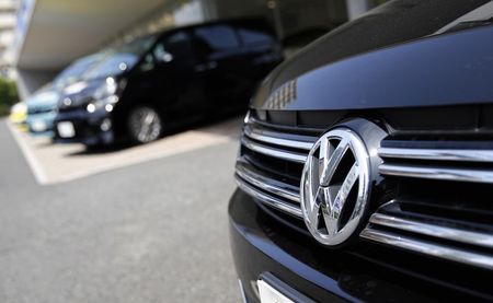 © Reuters. A Volkswagen car is seen in front of Toyota Motor Corp cars at their dealership in Tokyo