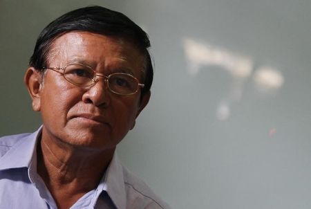 © Reuters. Kem Sokha, vice president of the Cambodian National Rescue Party (CNRP), holds a news conference at the CNRP headquarter in Phnom Penh