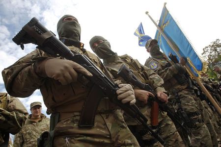 © Reuters. Novos voluntários de força especial da Ucrânia durante cerimônia em Kiev