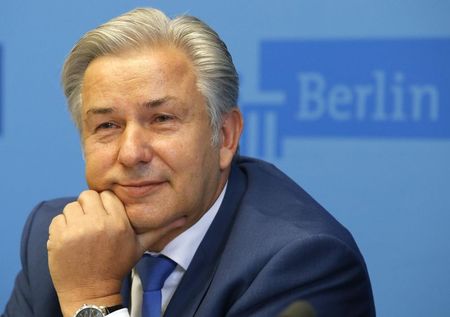 © Reuters. Prefeito de Berlim, Klaus Wowereit, concede entrevista coletiva em Berlim