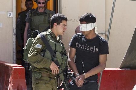 © Reuters. إحصاءات فلسطينية: 7000 معتقل فلسطيني في السجون الاسرائيلية