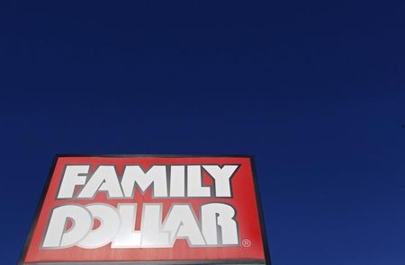 © Reuters. A Family Dollar store is seen in Chicago