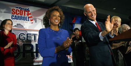 © Reuters. File photo of former Florida Republican gubernatorial candidate Scott and running mate Carroll applauding the crowd at their victory rally in Ft. Lauderdale, Florida