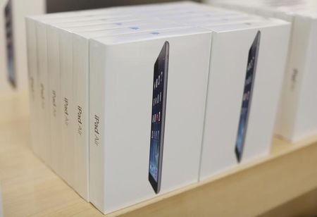 © Reuters. Apple planea un iPad de 12,9 pulgadas para 2015 