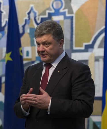 © Reuters. الرئيس الأوكراني: يجري إعداد خطة لوقف إطلاق النار في شرق البلاد