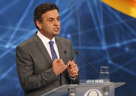 © Reuters. Presidential candidate Aecio Neves speaks during the first television debate in Sao Paulo