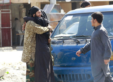 © Reuters. تنظيم الدولة الإسلامية يستخدم التفسير المتشدد للإسلام ضد مسلمي سوريا