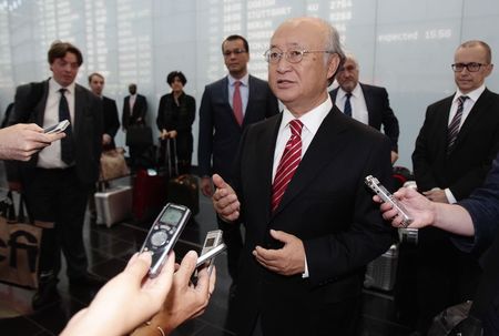 © Reuters. IAEA Director General Amano talks to the media as he arrives at Vienna's airport