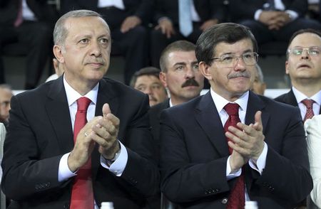 © Reuters. Turkey's Prime Minister Tayyip Erdogan and Foreign Minister Ahmet Davutoglu applaud during the Extraordinary Congress of AKP in Ankara