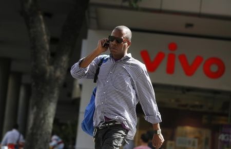 © Reuters. La batalla por las telecos en Brasil se recrudece con la irrupción de Oi 