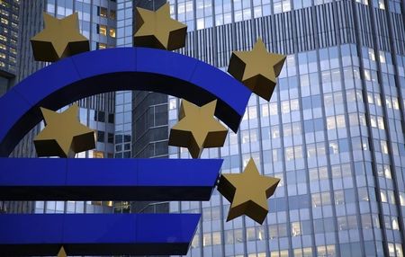 © Reuters. PAS D'ACTION DE LA BCE SANS NOUVEAU RECUL DE L'INFLATION