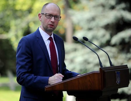 © Reuters. Premiê ucraniano, Arseny Yatseniuk, fala em Kiev