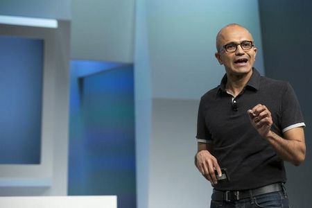 © Reuters. Nadella, Microsoft Corp chief executive, attends the unveil event of the new Microsoft Surface Pro 3 in New York