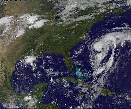 © Reuters. الاعصار كريستوبال سيصبح اعصارا خارج المدار ليل الجمعة