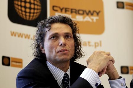 © Reuters. Dominik Libicki, CEO of Cyfrowy Polsat, speaks to the media in Warsaw