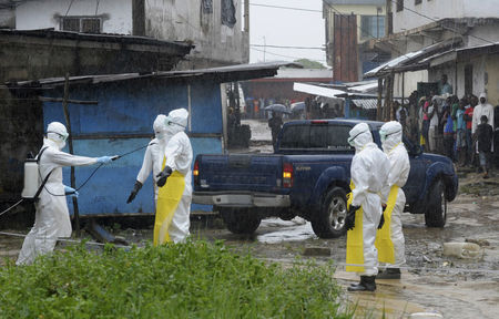 © Reuters. LANCEMENT PROCHAIN DES ESSAIS CLINIQUES DU VACCIN CONTRE LE VIRUS EBOLA