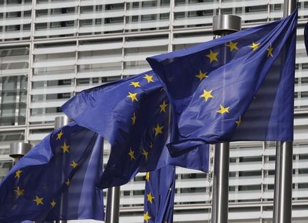 © Reuters. FRANÇOIS HOLLANDE PLAIDE POUR UN SOMMET EUROPÉEN SUR LA RELANCE DE LA CROISSANCE