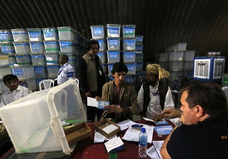 © Reuters. الأمم المتحدة: يستحيل الانتهاء من مراجعة نتائج الانتخابات الأفغانية في 2 سبتمبر