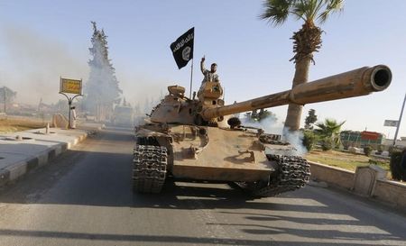 © Reuters. المرصد السوري: تنظيم الدولة الاسلامية يعدم عشرات الجنود
