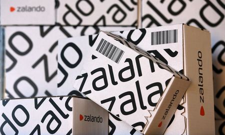 © Reuters. Parcels of Europe's biggest online fashion retailer Zalado are pictured during a media presentation in Berlin