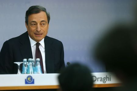 © Reuters. BCE, presionado a actuar pese a bajada en caída de préstamos 