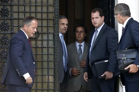 © Reuters. European Central Bank Executive Board member Coeure, Greece's Prime Minister Samaras and European Central Bank Mission Chief for Greece Masuch talk after a meeting at the Prime minister's office in Athens