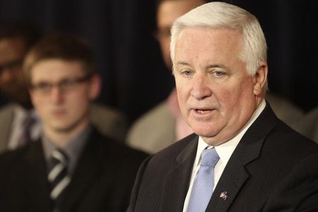 © Reuters. Pennsylvania Governor Tom Corbett speaks at a news conference in State College