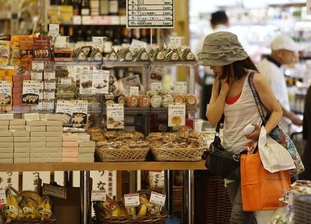 © Reuters. A woman looks at food products at a supermarket in Tokyo