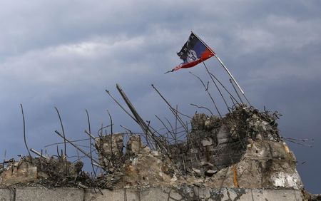 © Reuters. Los rebeldes dicen que dejarán ir a las tropas ucranianas cercadas