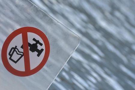 © Reuters. A sign warning not to drink water is seen on a fountain in London