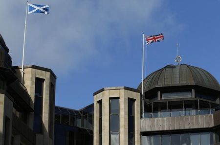© Reuters. A Scottish Saltire flag and a Union flag of the United Kingdom fly above Standard Life House in Edinburgh, Scotland