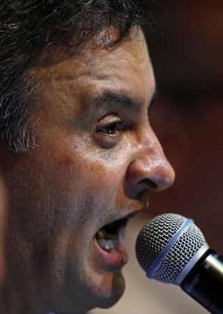 © Reuters. Candidato à Presidência Aécio Neves (PSDB) durante evento de campanha em Campinas (SP)