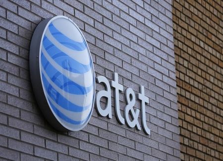 © Reuters. An AT&T sign is shown on a building in downtown San Diego, California