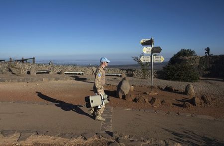 © Reuters. ابلاغ الأمم المتحدة بأن احتجاز جنود حفظ السلام بالجولان كان "من أجل حمايتهم"