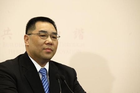 © Reuters. Macau Chief Executive Fernando Chui speaks at a news conference after winning Macau's chief executive election in Macau