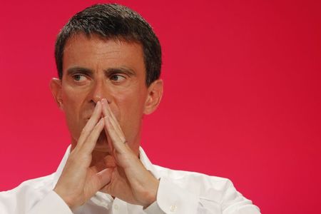 © Reuters. French Prime Minister Valls, attends the Socialist Party's 